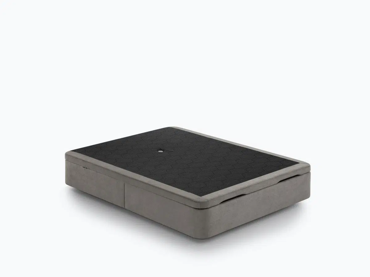 Canapé tapizado Kutimo de Ecus en dormitorio de matrimonio