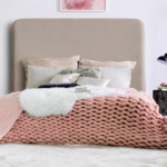 Cabecero VAN GOGH de Marpe tapizado en beige con diseño liso y esquinas redondeadas para dormitorio moderno